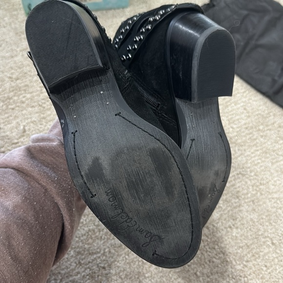 Beautiful black suede booties - Picture 5 of 6